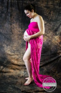 Création robe dentelle fuchsia shooting grossesse