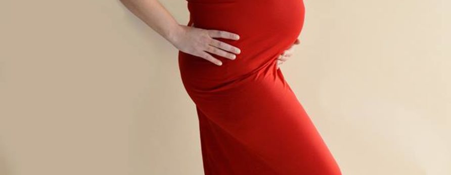 Robe grossesse évasée rouge glamour modèle Hélène