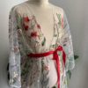 Kimono court modèle Lara brodé de jolis motifs floraux