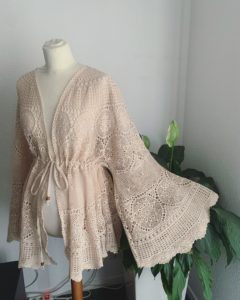 kimono au crochet en matière recyclée
