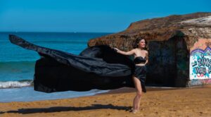 Ensemble volant noir en satin femme
